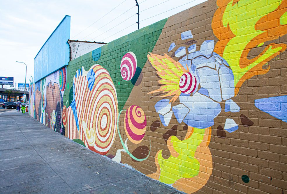 CONVERSE presenta nuevos murales que además de limpiar el aire, buscan derribar las barreras de raza y género
