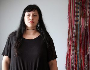 Ella es la artista peruana que explora la historia textil con tecnología